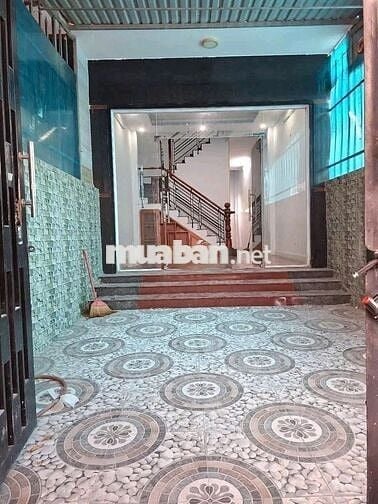 Nhà sach sẽ, dt 4*14m, 1lau,2pn, 2wc,hẽm thông xe hơi,gần chợ