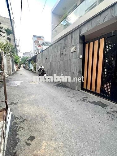 Nhà 3 tầng 3 mê kiệt otoo Nguyễn Tất Thành