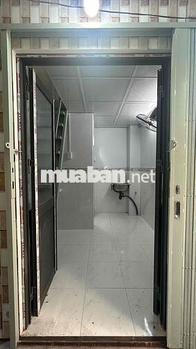 tôi chính chủ cần bán nhà nhỏ . 10m2 . 1 trệt , 2 lầu , 2wc . quận 6