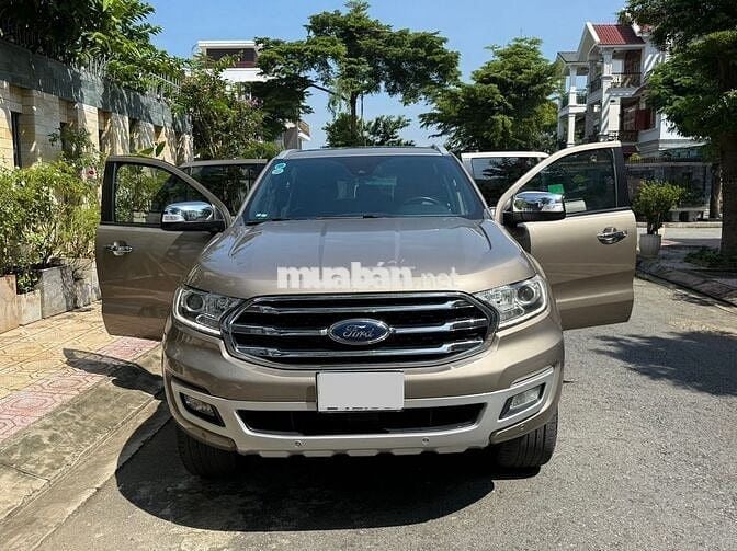 Bán Ford Everest 2019 Titanium 2 cầu Vàg hoàng kim