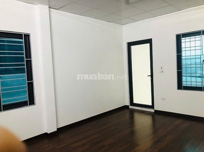 Bán nhà Tứ Liên, Nhà mới ở luôn, lô góc, oto tránh, 34m2, 3.55 tỷ