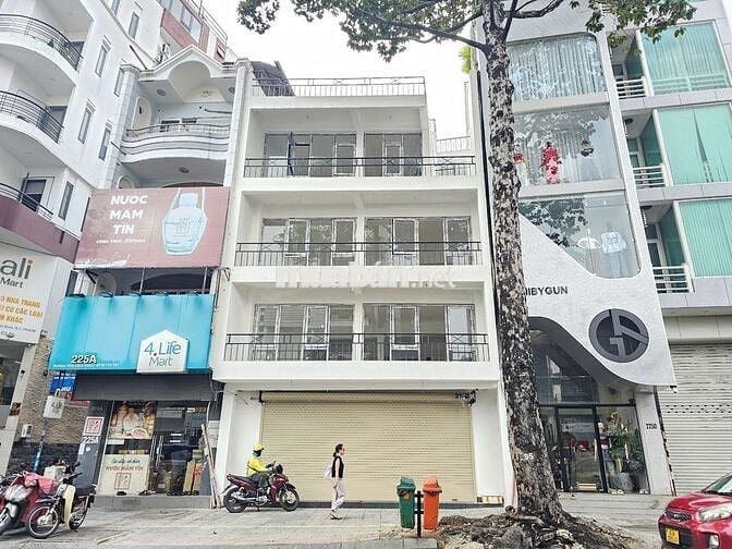 Ngang Lớn 🔥 Tòa nhà MT Trần Quang Khải Q1 – 8x14m, 4 Lầu Thang Máy