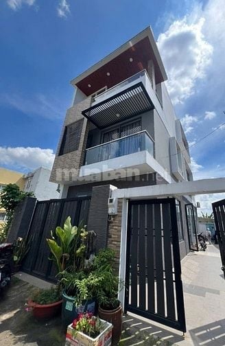 Bán nhà gần Phạm Văn Đồng hẻm ô tô 130m2 chỉ nhỉnh 8 tỷ