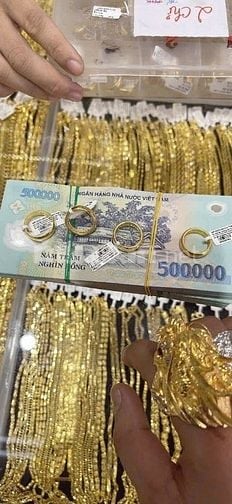 Cần tuyển nhân viên nam nữ phụ bán hàng 