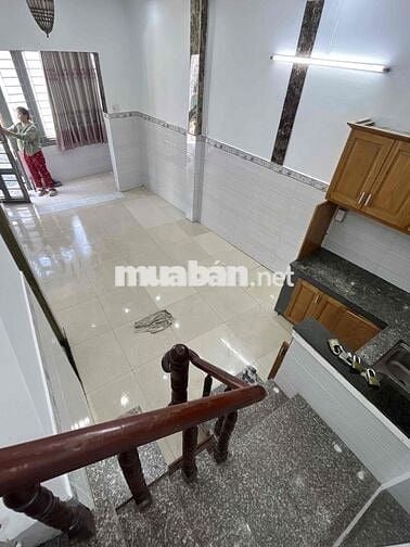 Cho thuê nhà nguyên căn khu CVPMQT, giá thuê 7tr , Xe hơi đậu cửa