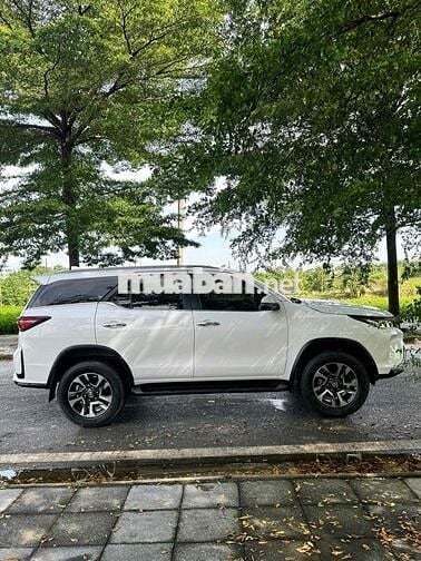 Toyota  LEGENDER sx 2022  2.4 AT 1 cầu chinh chu