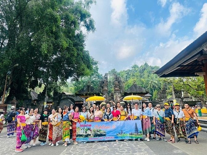 Nhân viên quầy thuốc làm việc tại Nghi Kim, Vinh, Nghệ An