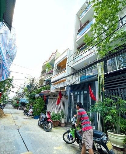 Nhà mới kiên cố 34m2, hẻm xe tải né, Lạc Long Quân, P3, Q11, HCM giá 8