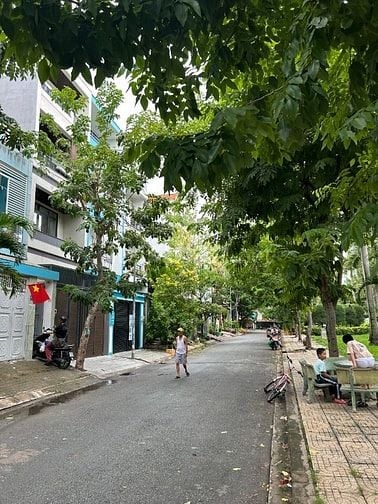 Bán nhà ngang 6m x 15.6m Đặng Thùy Trâm - Đường rộng 12m có lề đường