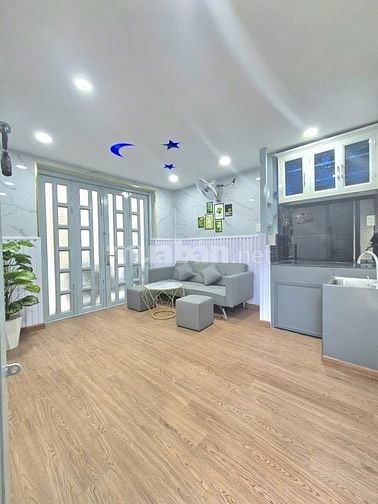 Nhà mới Âu Cơ, P10,Q.Tân Bình, giá chỉ 2.2 tỷ TL, 18m², 2 tầng + lửng.