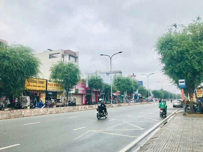 Bán nhà Mặt Tiền Đường Hoàng Hoa Thám p12 Q.TB dt: 5 x 24. KC : 3 lầu