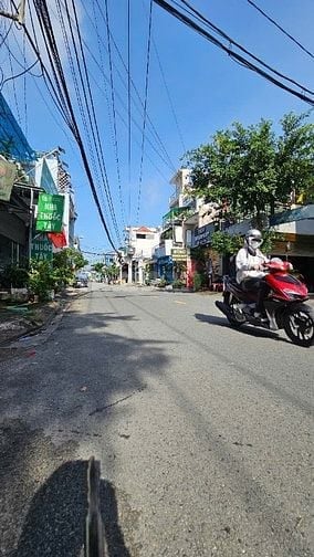 Nhà MT gần trục đường Nguyễn Đình Chiểu, DT: 4m x 24m