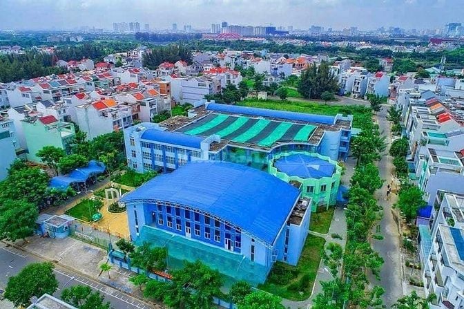 Bán nhà phố KDC Sadeco Phước Kiển A view cviên . Hầm 3,5L.Giá:13,8 tỷ