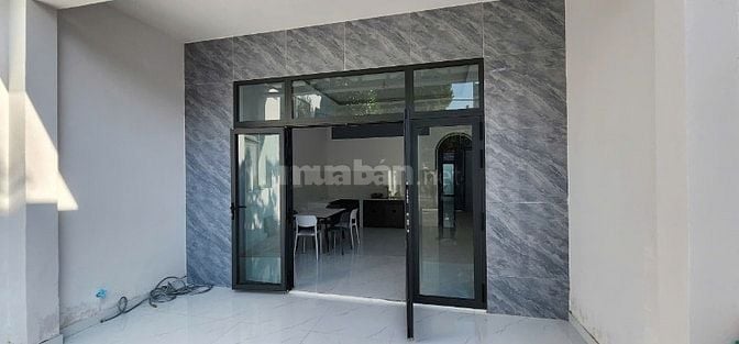 Bán nhà mới xây HXH P Long Trường đang cho thuê 7tr/tháng có sân rộng