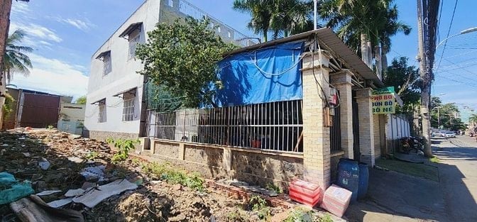 Bán nhà 2 tầng DT đất 221m2 có dòng tiền 7 phòng trọ lối đi riêng