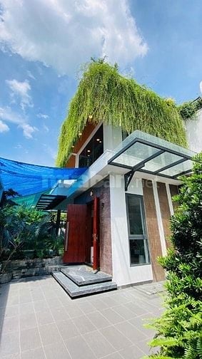 CHỊ CHỦ CẦN TIỀN CHO CON DU HỌC BÁN GẤP BIỆT THỰ CÓ HỒ BƠI, MẶT TIỀN 