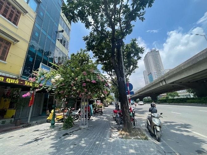 Bán nhà ngay ngã 4 Khuất Duy Tiến, 5m mặt tiền, Kinh doanh, Building