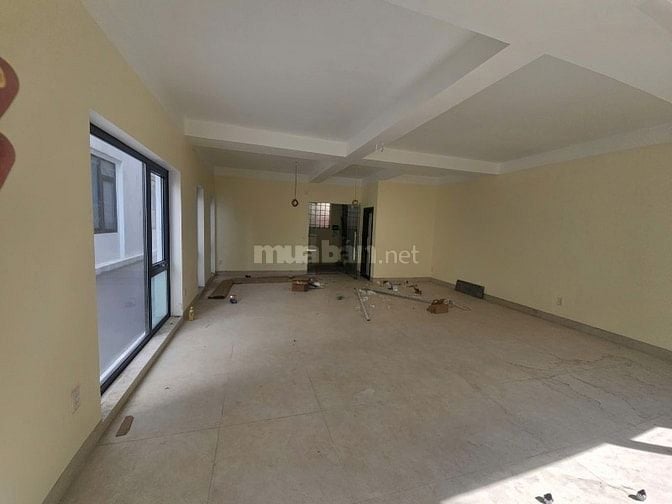 Cho thuê nhà kinh doanh mặt đường Lạc Long Quân