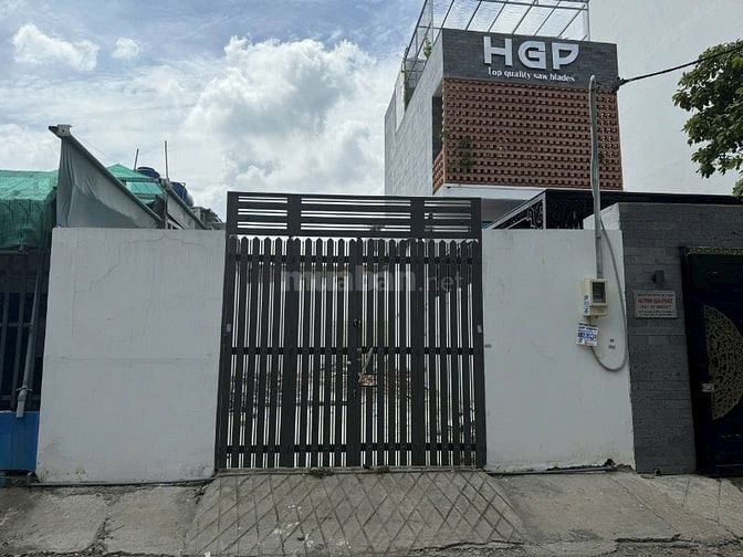 Nhà nát tiện xây mới, dt: 6,3x19, hẻm 8m đường Ao Đôi, giáp Lê Văn Quớ