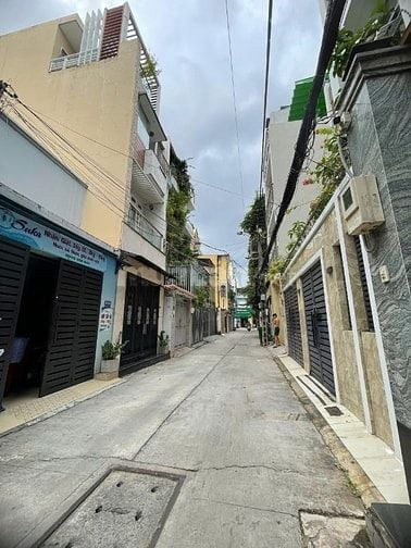 Nhà HXH Nguyễn Đình Chiểu. DT 5.7x13m, 3 tầng