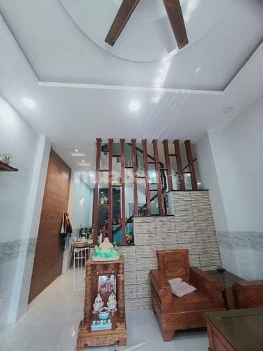 Chú Tư bán gấp nhà Thủ Đức, hẻm rộng ô tô ra vào thoải mái