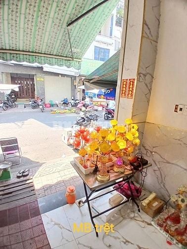 Cho thuê mặt bằng ngay mặt tiền chợ số 378 nguyễn Duy Dương 4,2x7m
