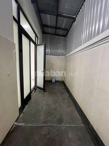 CHO THUÊ TẦNG TRỆT NHÀ PHỐ 126m2, LỐI ĐI RIÊNG, MÁY LẠNH, MÁY CHE ĐẦY 