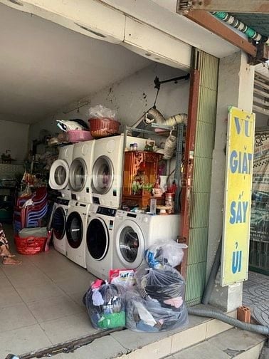 Cần sang tiệm giặt ủi kèm quán ốc