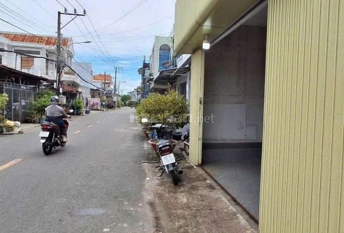 BÁN KIOT MẶT TIỀN ĐANG CHO THUÊ Ở TÂN XUÂN HÓC MÔN, dt 83m2, GIÁ 700tr