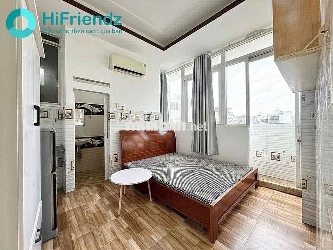 CĂN HỘ BAN CÔNG FULL NỘI THẤT NGAY CÔNG VIÊN LÀNG HOA