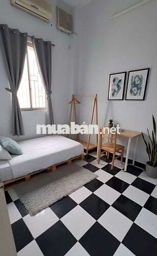 Phòng cửa sổ thoáng, nội thất cơ bản ở CMT8, Q3, giờ tự do