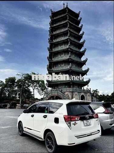 Toyota Innova 2019 2.0E - 300000 km