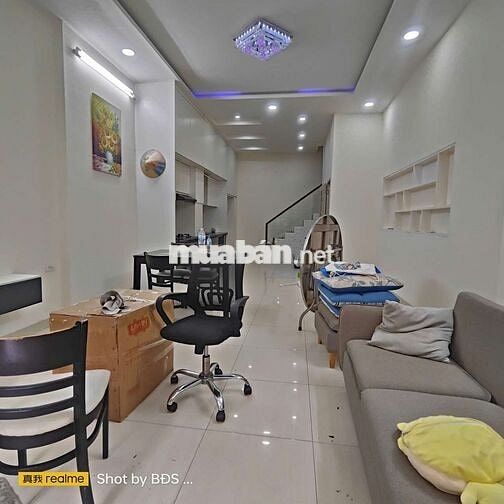 Cho thuê nhà 3 tầng đs8 cạnh khu hồng long 12tr/tháng