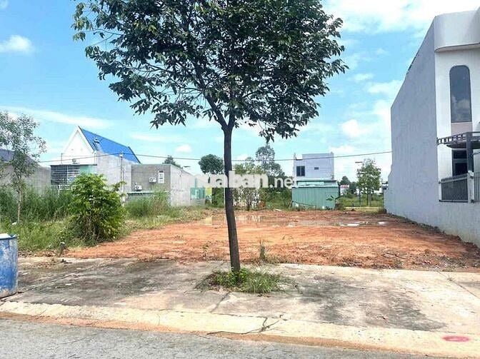 Đất gia đình cần bán 10x30 khu vực dân cư đông phù hợp xây trọ