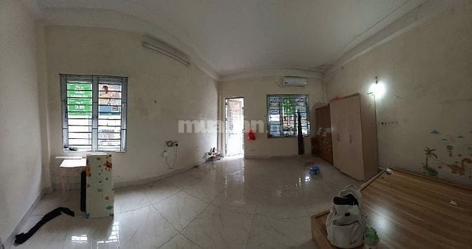 Cho thuê cả tầng 4 phòng rộng 