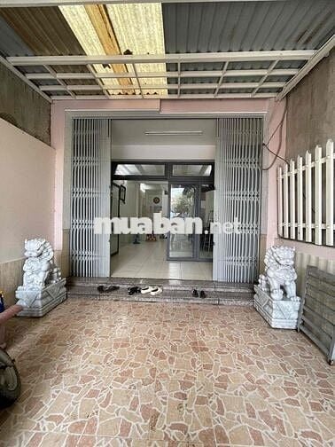 Nhà mới cho thuê ( 4m x 33m ) có sân 12m 2 phòng ngủ 2 vệ sinh