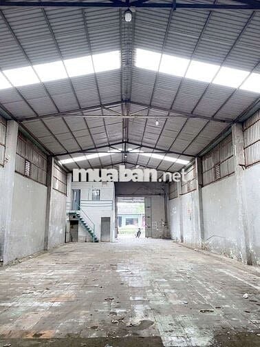 Cho thuê kho 300m2 đường xe rộng
