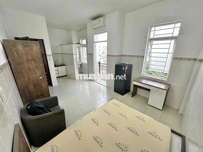 Ban Công Full Nội Thất, Sát Văn Lang, Thuận Tiện Sang Q1, Phú Nhuận
