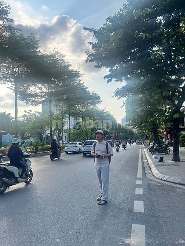 Nhà Đào Tấn, 2 thoáng, mặt tiền rộng, nở hậu, Gara Ô tô, hiếm nhà bán