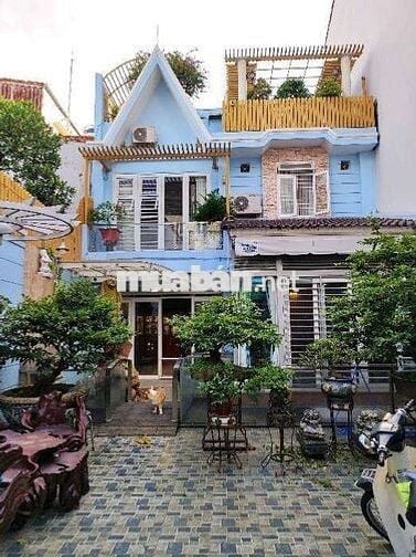 Thống Nhất, Biệt phủ 3 tầng, sân ô tô quay đầu, gần 200 m²,giá 13.8 tỷ