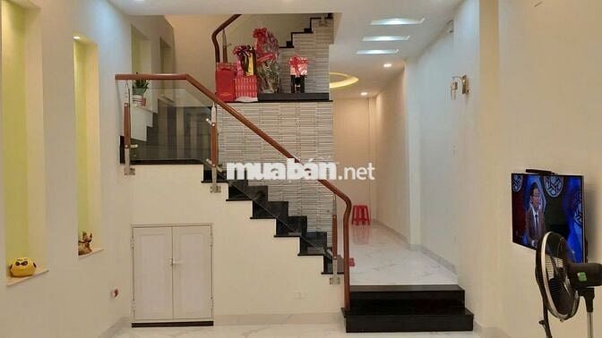 NHÀ 4X15, 1 TRỆT 2 LẦU, HẺM OTO NGAY HOÀNG DIỆU 2 VÀ TÔ VĨNH DIỆN