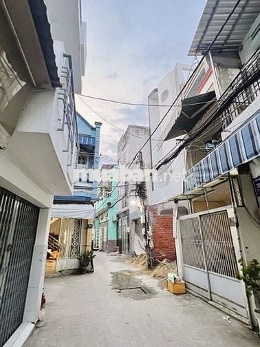 Chỉ 4.2 tỷ có nhà hẻm ô tô Tân Sơn Nhì,2 tầng kiên cố, xem là mê liền!