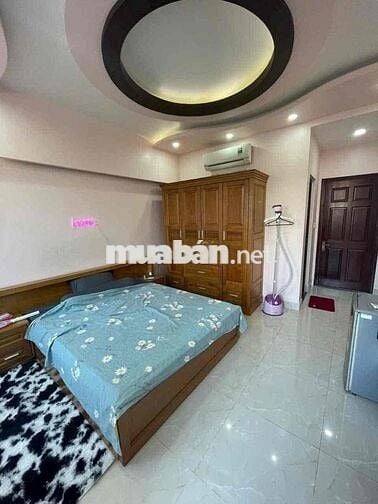 Cho thuê phong ban công, đủ nội thất, có thang máy gần Bùi Viện