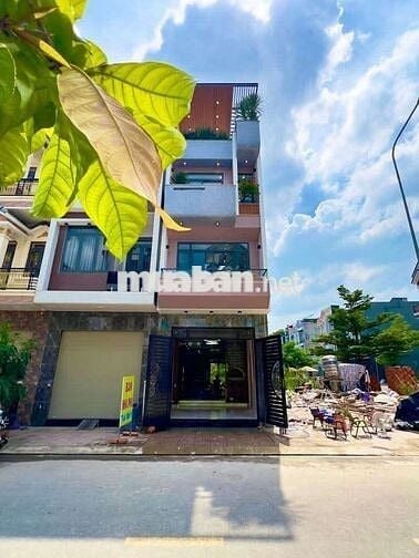 Nhà hoàn công .sân ô tô.công viên bên nhà.thoáng mát.full nội thất