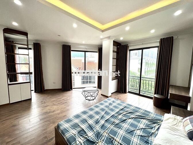Cho thuê căn hộ Nguyễn Khánh Toàn 2 ngủ 1 khách lô góc ô tô đỗ cửa