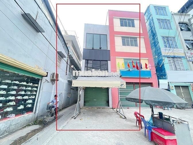 Góc 2 Mặt Tiền Đường Cách Mạng Tháng 8 Vỉa Hè Rộng.