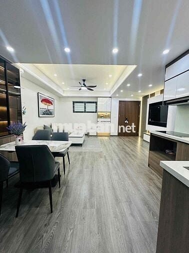 gia đình em chính chủ cần bán căn 83m tầng 9 nơ 10 bán đảo linh đàm