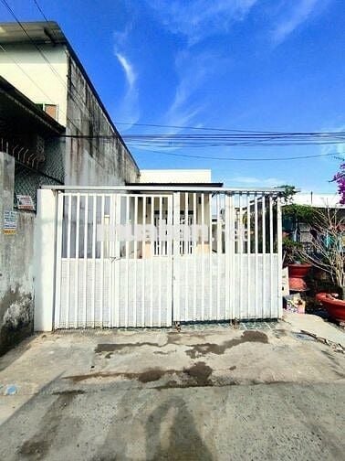 Cần bán gấp căn nhà ở 1/ Đ. Tân Xuân 5 , Hóc môn 81m2 SHR giá 940tr