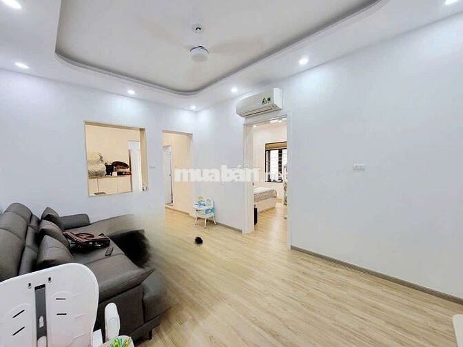 Tập thể tầng 1. Phố Nguyễn Trãi,vừa ở vừa kinh doanh. 80M. Mt4m.