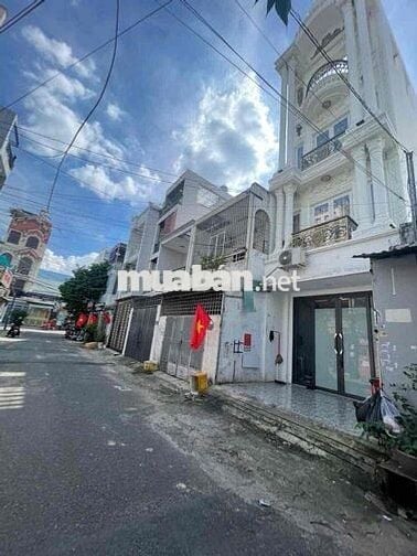 Nhà đẹp Tân Sơn Nhì 1 trệt 3 lầu.Hẻm xe tải thông.Sân đậu ô tô.Ở ngay